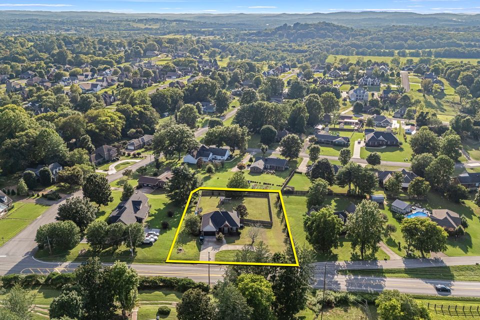 4 web or mls 100 country club dr   clear lens real estate photography 4