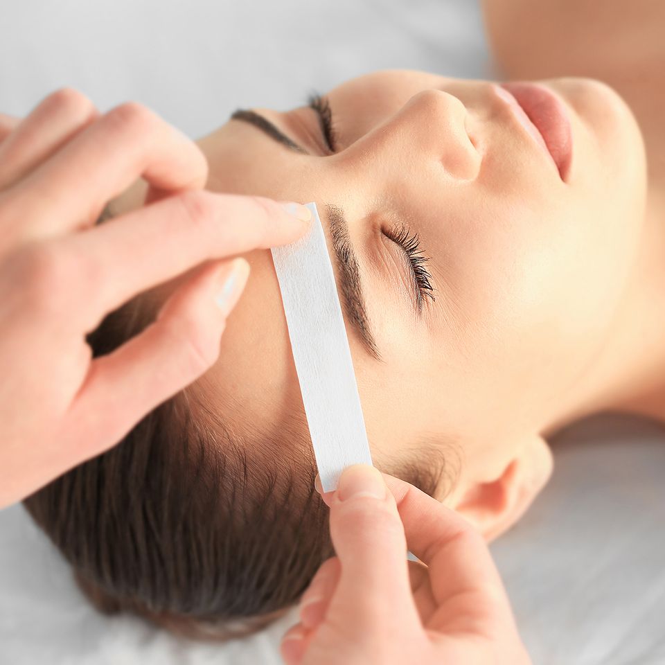 Lashbrow waxing