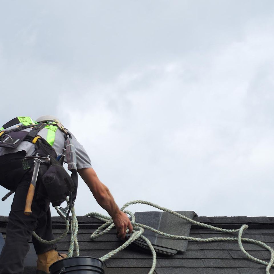 164104953 roof repair construction worke