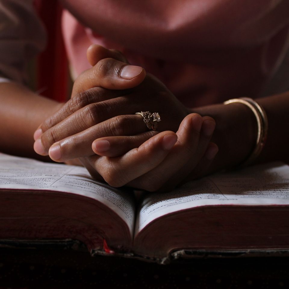Praying g935f857d6 1920