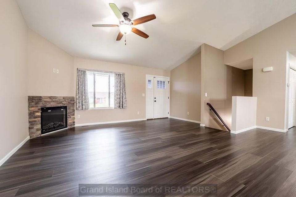 2104 ebony lane grand island a 3