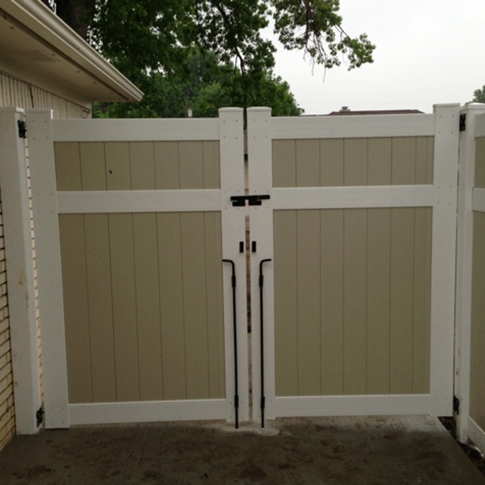 Midland vinyl fence   deck company   tulsa and coweta  oklahoma   vinyl metal wood fence sales and installation   privacy   vinyl white two color privacy fence with gate  3 rails20170609 24697 q8xmcf