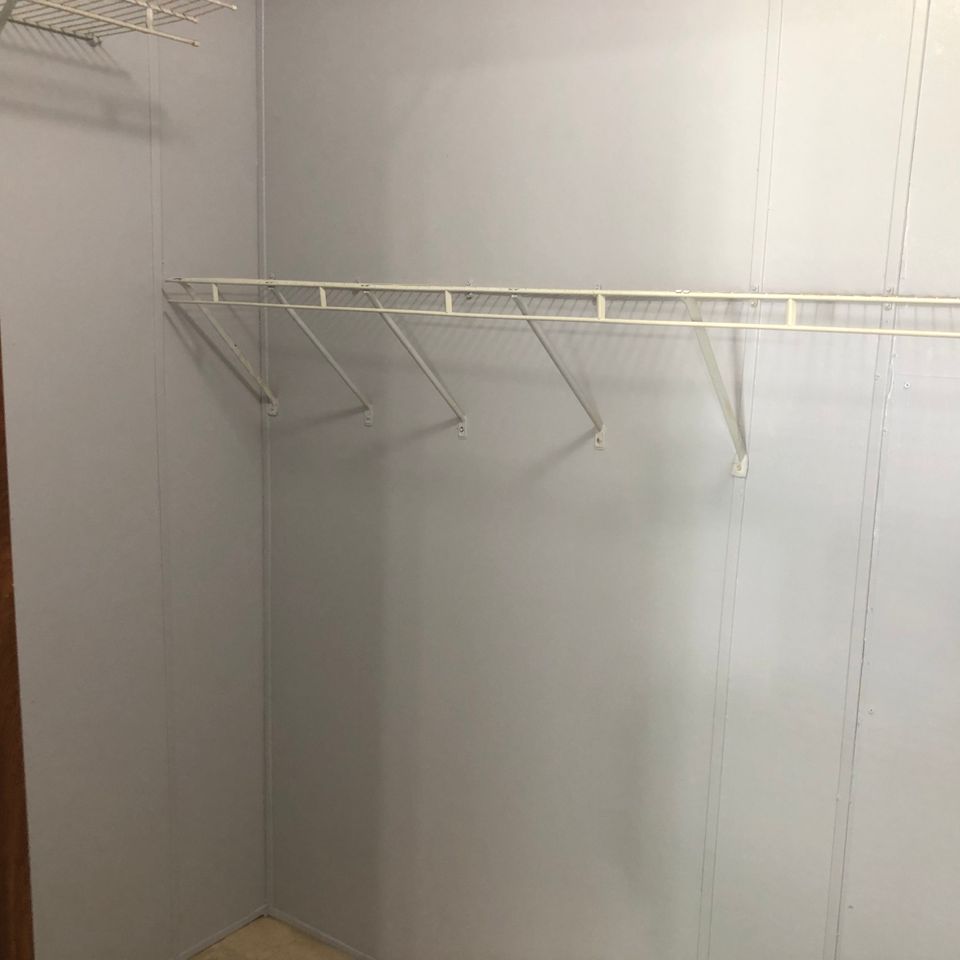 8670 master bed closet