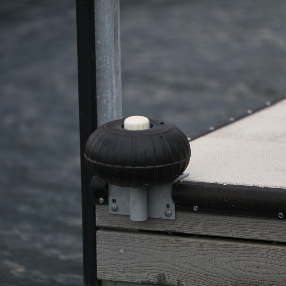 Dock wheel black