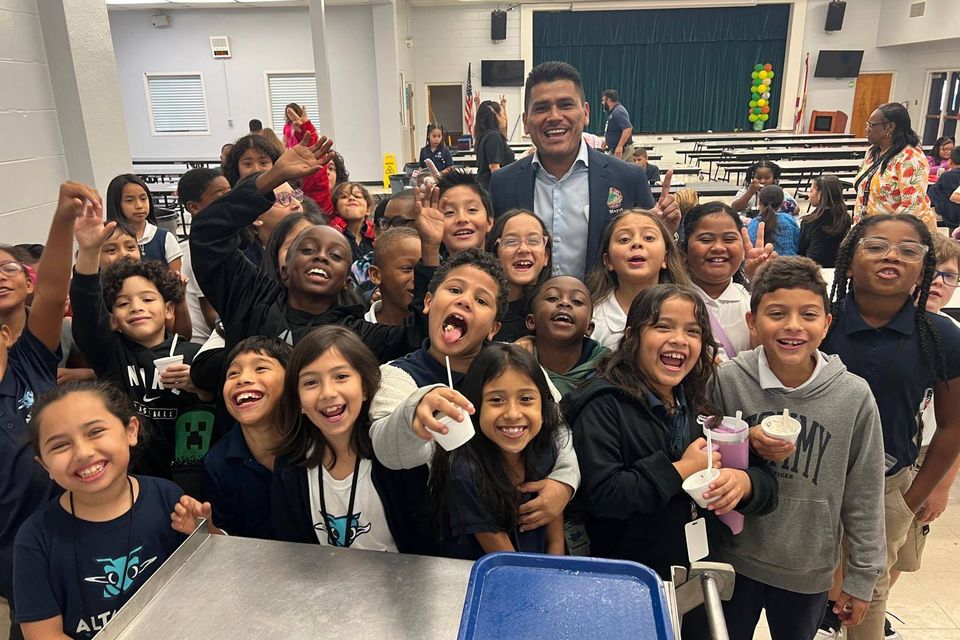 The mayor surprising students with ice cream