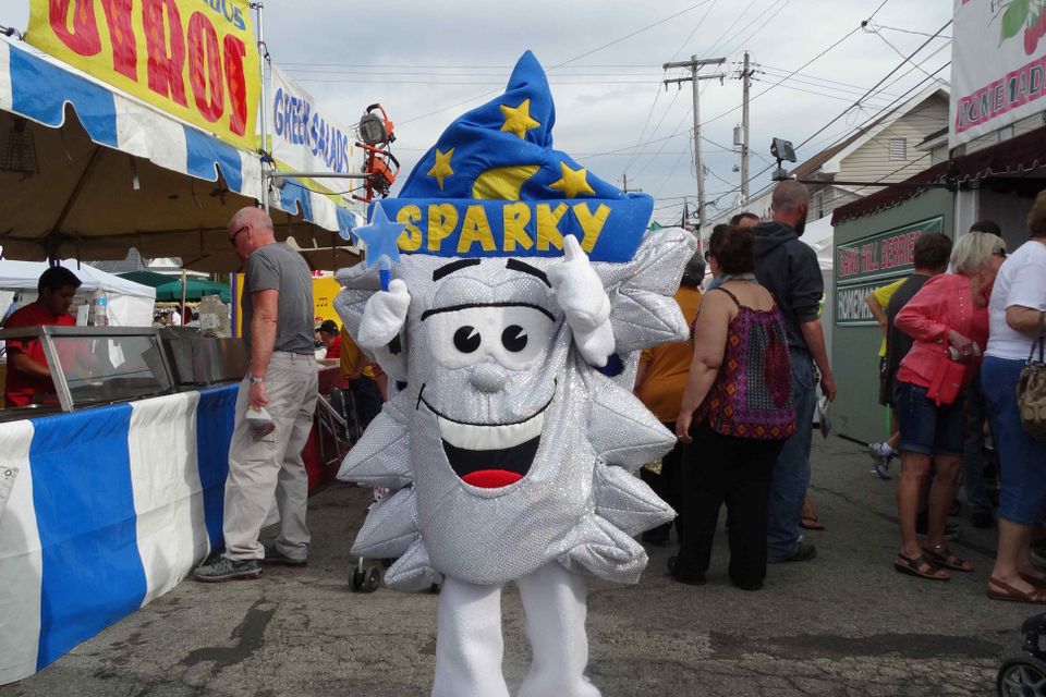 Mascot sparky (2)