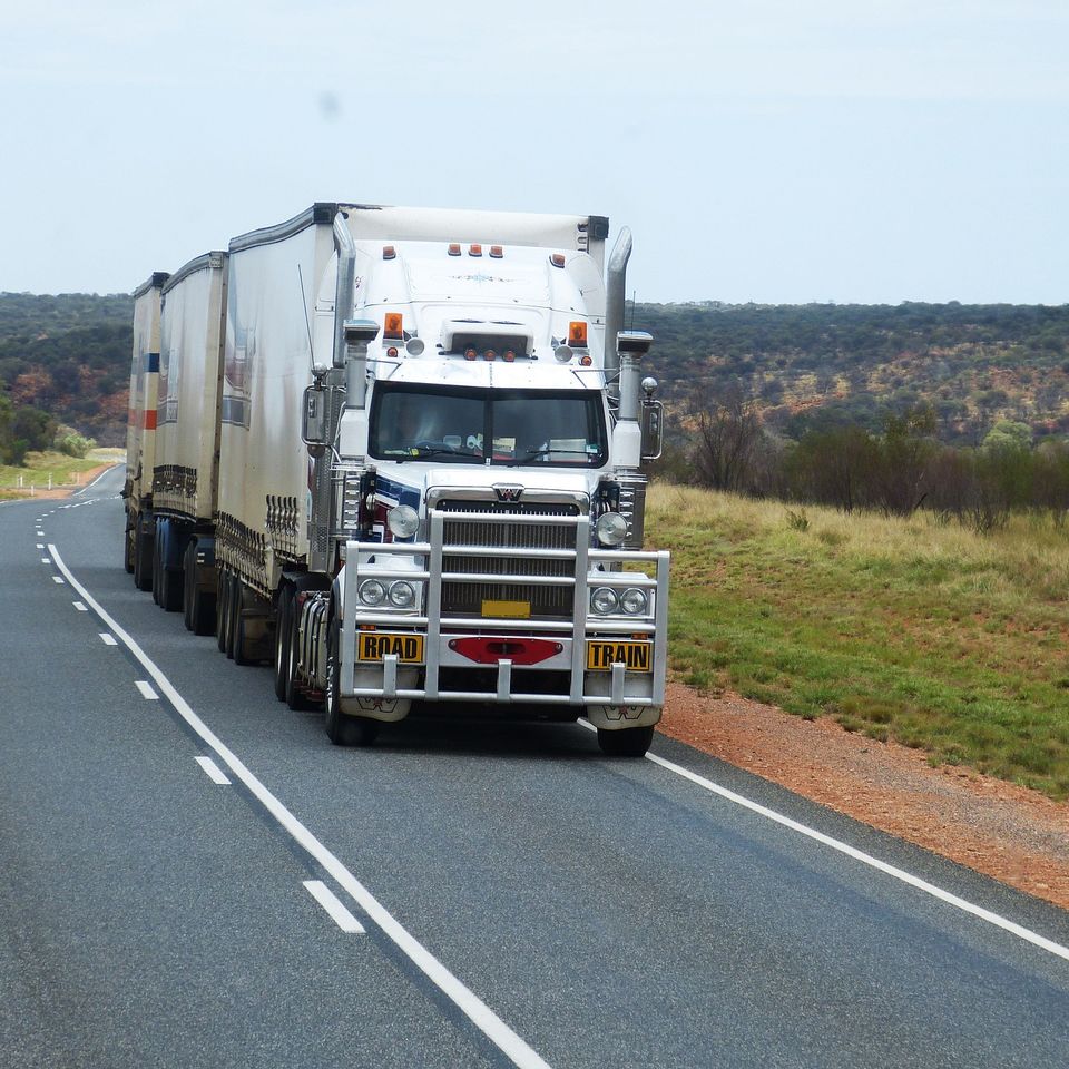 Semi trailer g9e9546475 1920