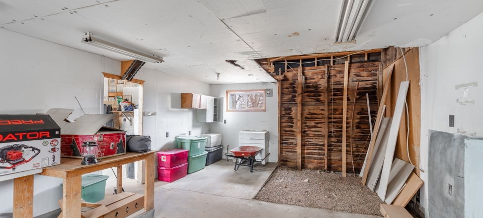 27 web or mls 201 edwards ave 29