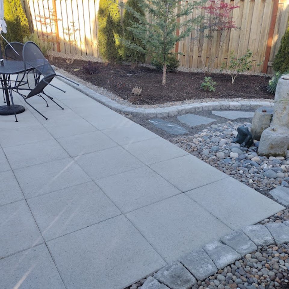 Effren yard maintenance concrete patio and fountain pic 2