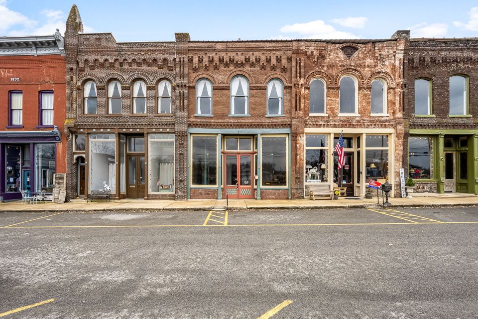 7 web or mls 206 southside square exteriors   clear lens real estate photography 6