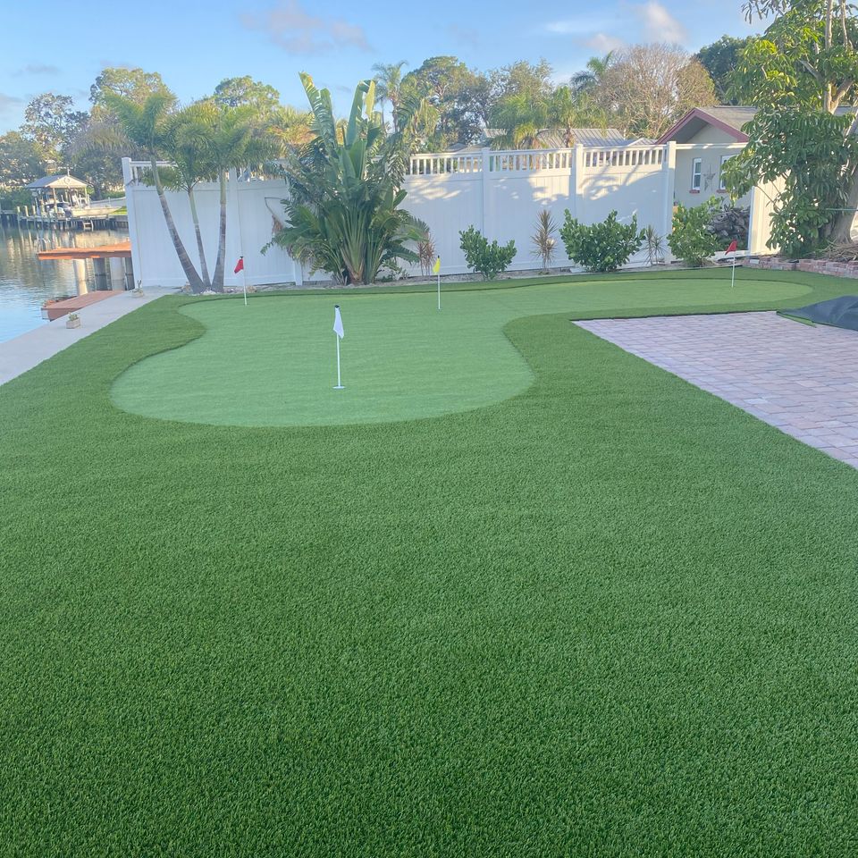 Artificial grass putting green