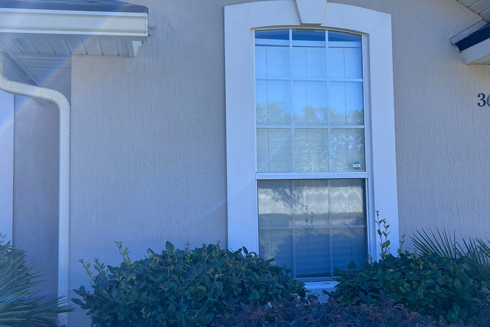Clean right side window