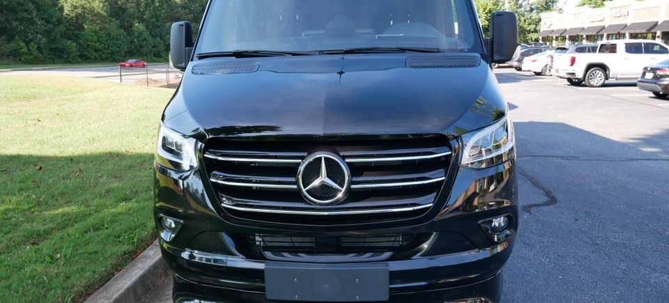Exterior bus 1 front