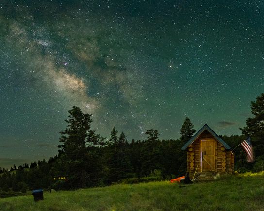 063024 uq cabin milky way image 123650291