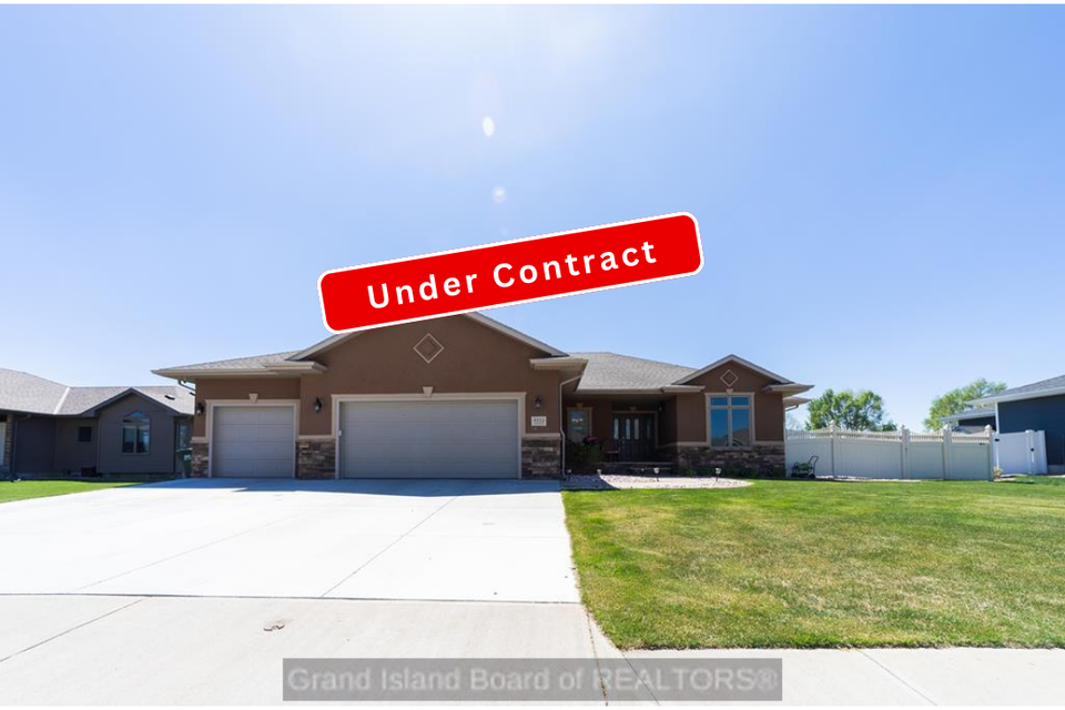4211 shanna st grand island  ne 68803 a 1 under contract