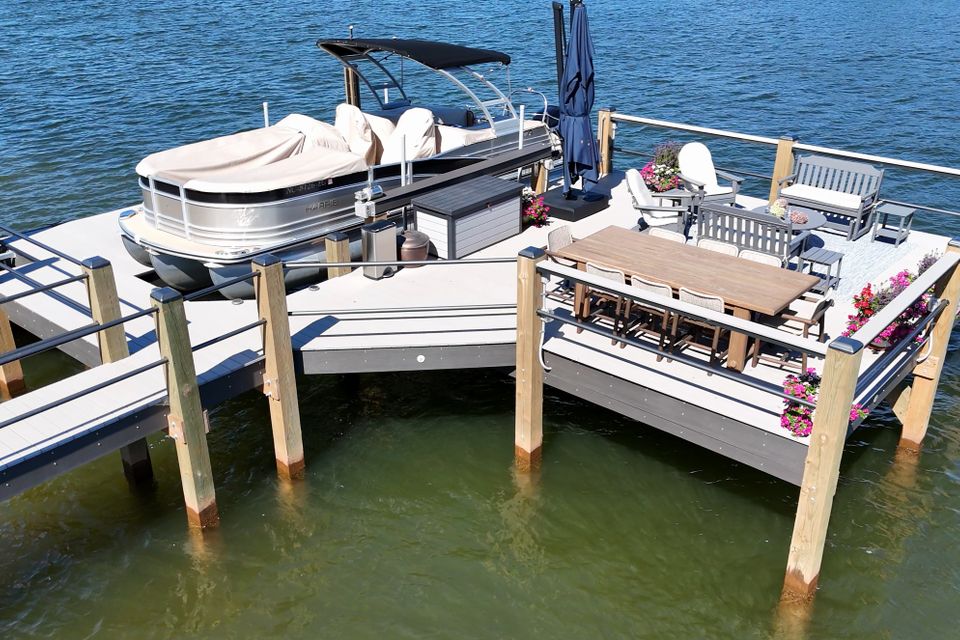 Maddox angled overview