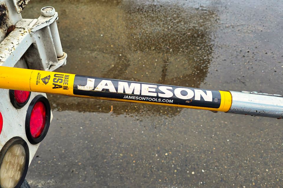 Jameson fiberglass pole saw used by Economy Tree Service for tree trimming in Roseville CA