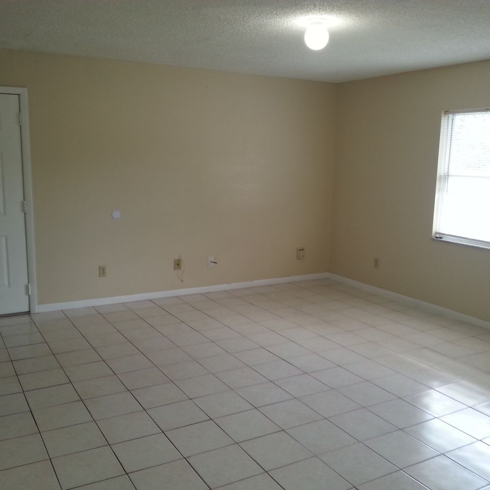 2 cedar large living room