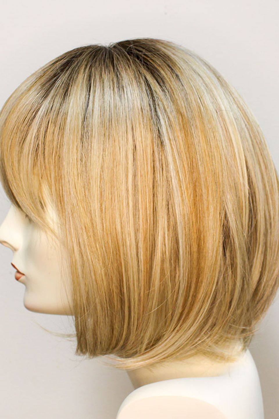 Short straight blonde bob 4