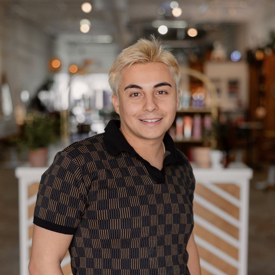 The Color Bar Ventura: Premier Beauty & Hair Salon in Ventura, CA - Expert Styling, Coloring, and Specialty Treatments in a Clean, Relaxing, and Friendly Environment