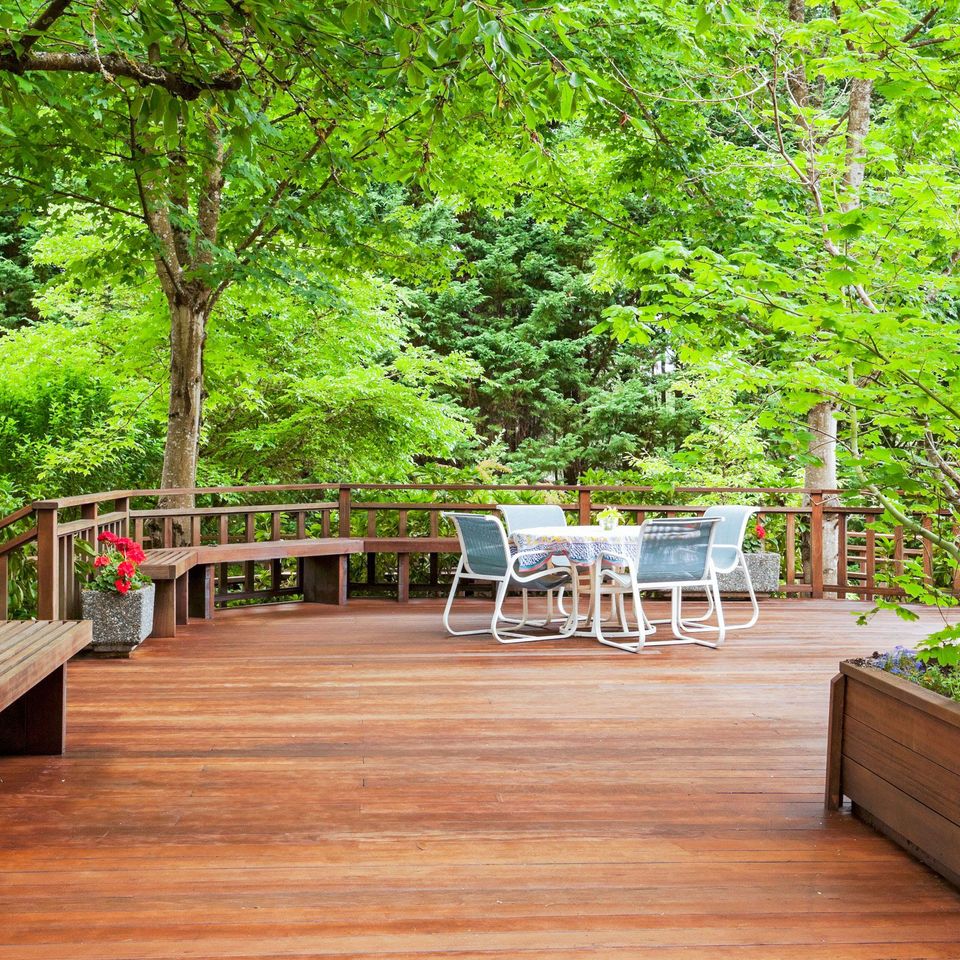 Decking istock 173245643.0 1.jpg.optimal