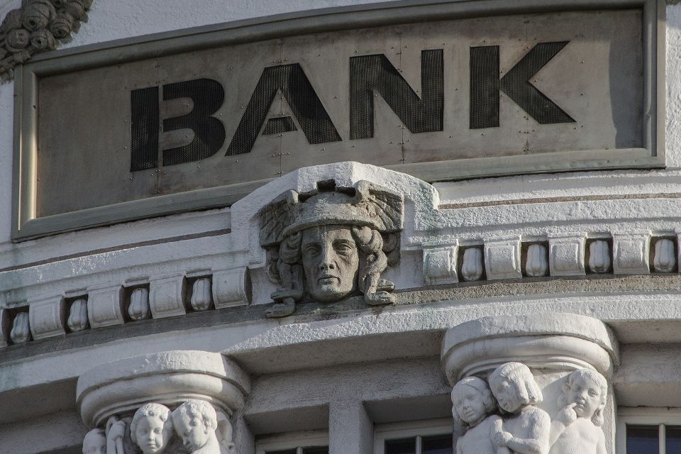 Bank g47dee336b 1920