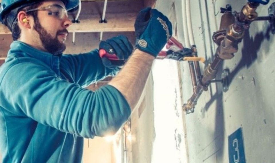 Questions to ask before hiring a plumber. rooter360 1080x640