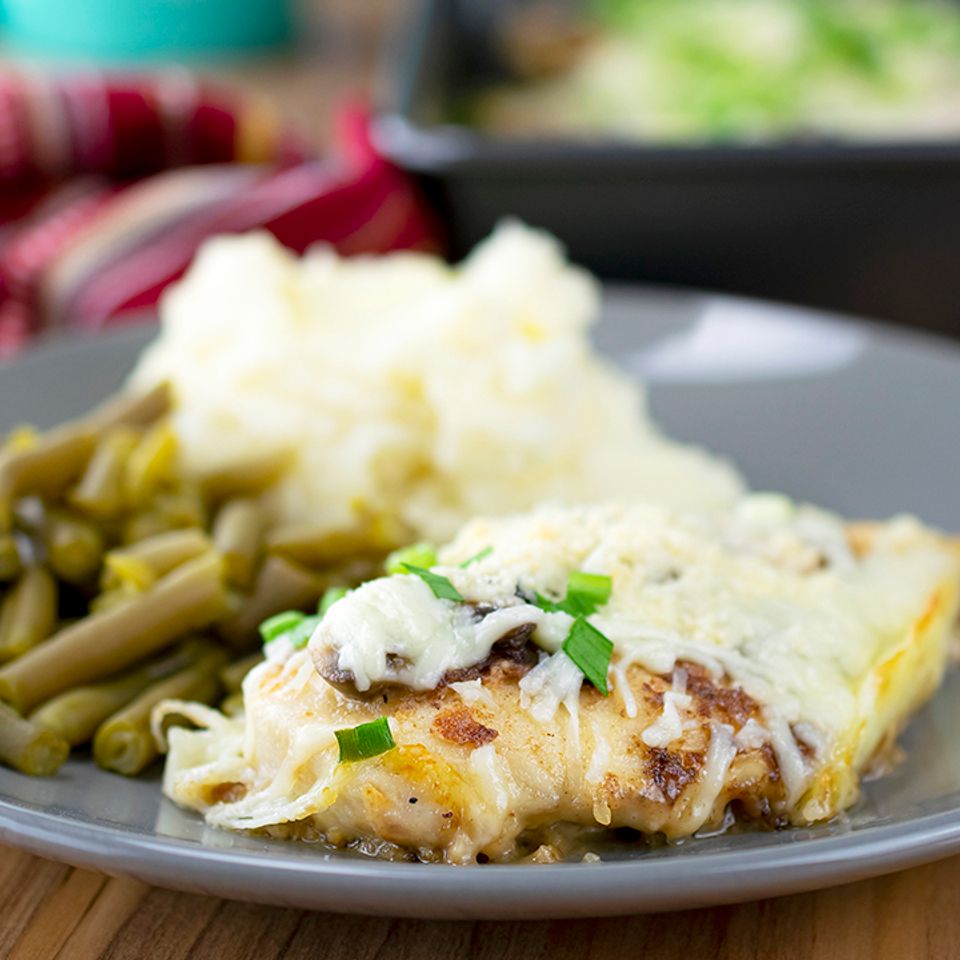 14867 cheesy baked mushroom chicken original1