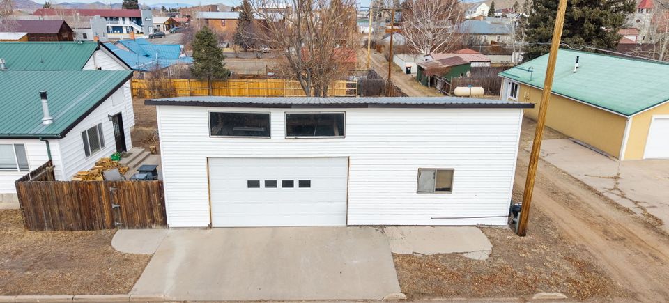 33 web or mls 201 edwards ave 37