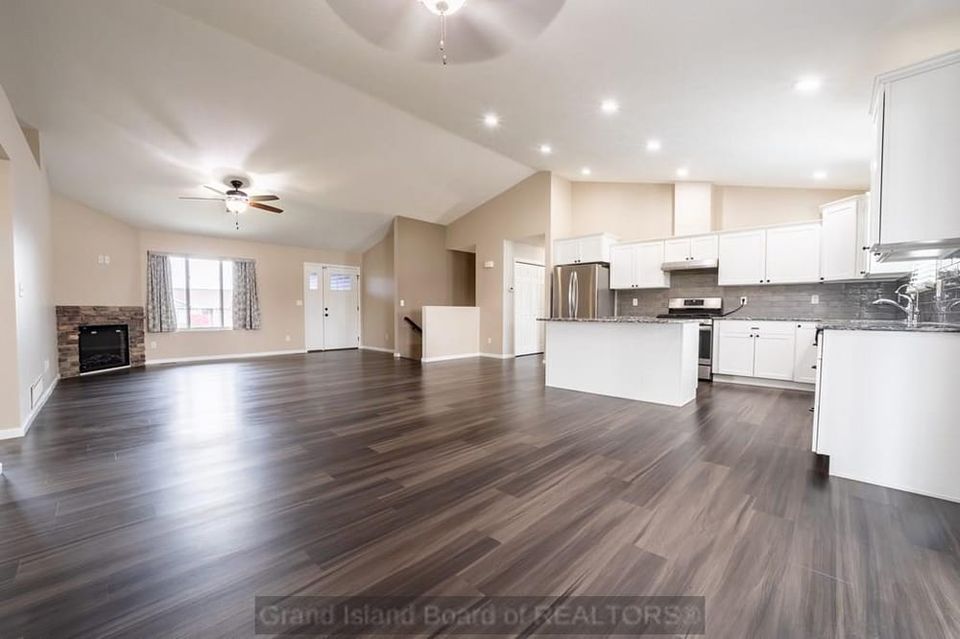 2104 ebony lane grand island a 5