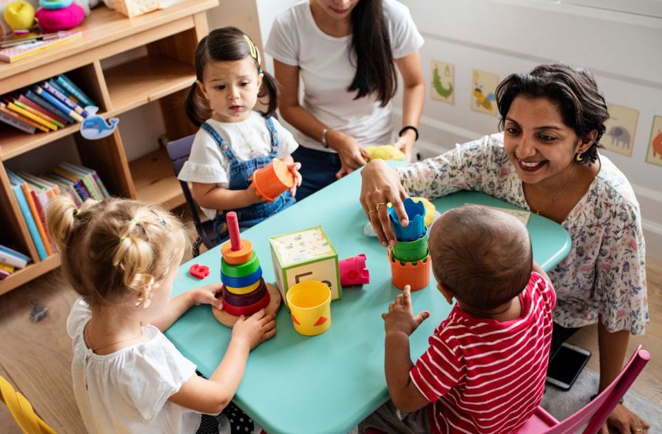 Preschoolers and teacher 1024x672