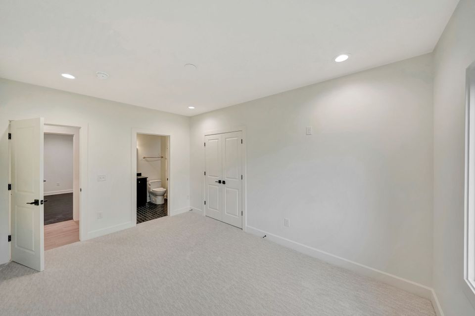 3611 tree line dr 77