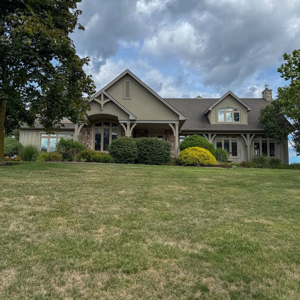Large stucco and stone home with washed exterior and clean windows in Tillsonburg Ontario