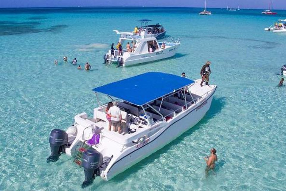 01 saona boats