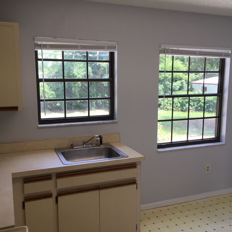 63 hickory breakfast nook