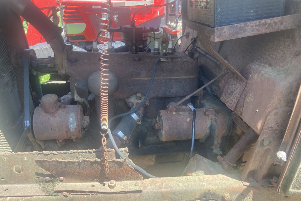 Model b motor left