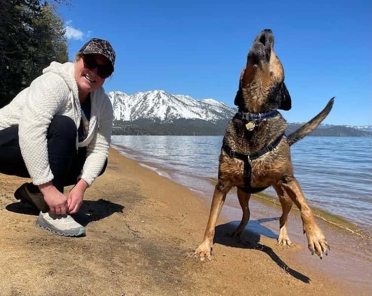 KPCopy and howling Gunther at the beach in front of the Valhalla in Lake Tahoe 