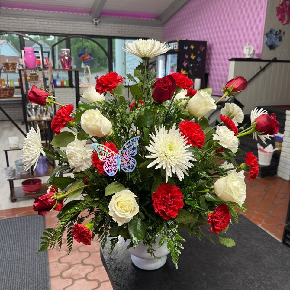 Memorial day flowers in vase