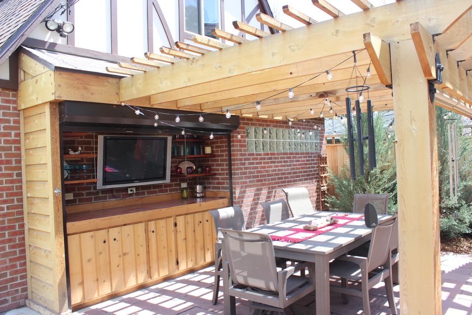 Bluff street patio eat area door open