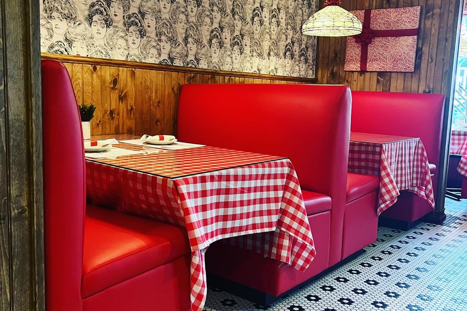 Pietros pizza gallery booths