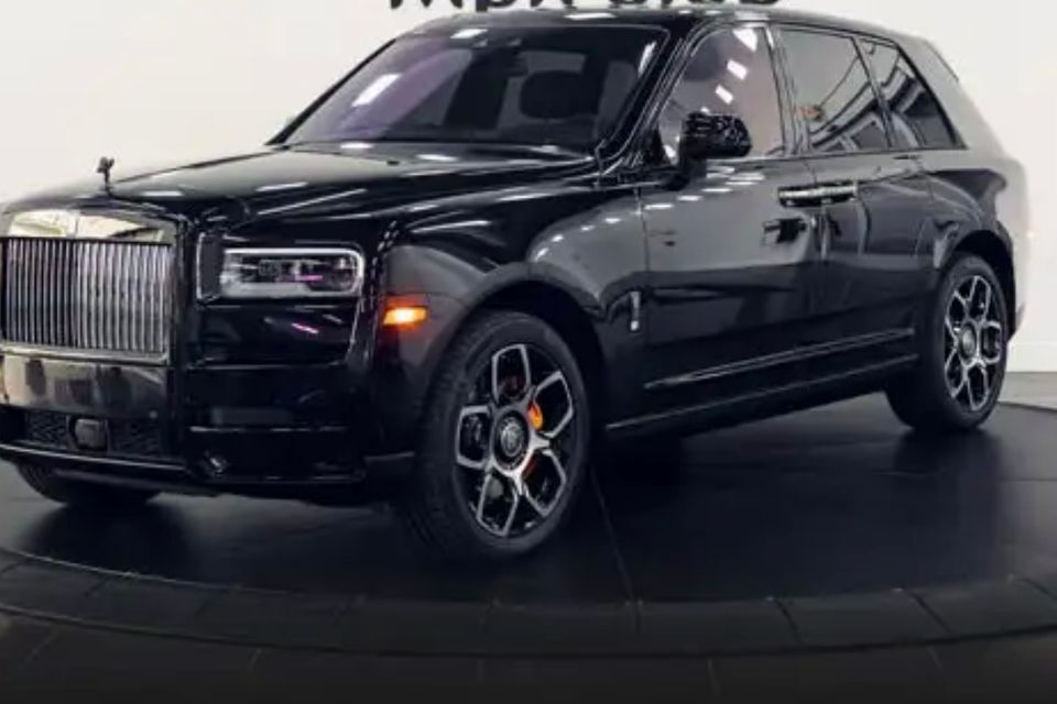 Rolls royce cullinan black badge 4