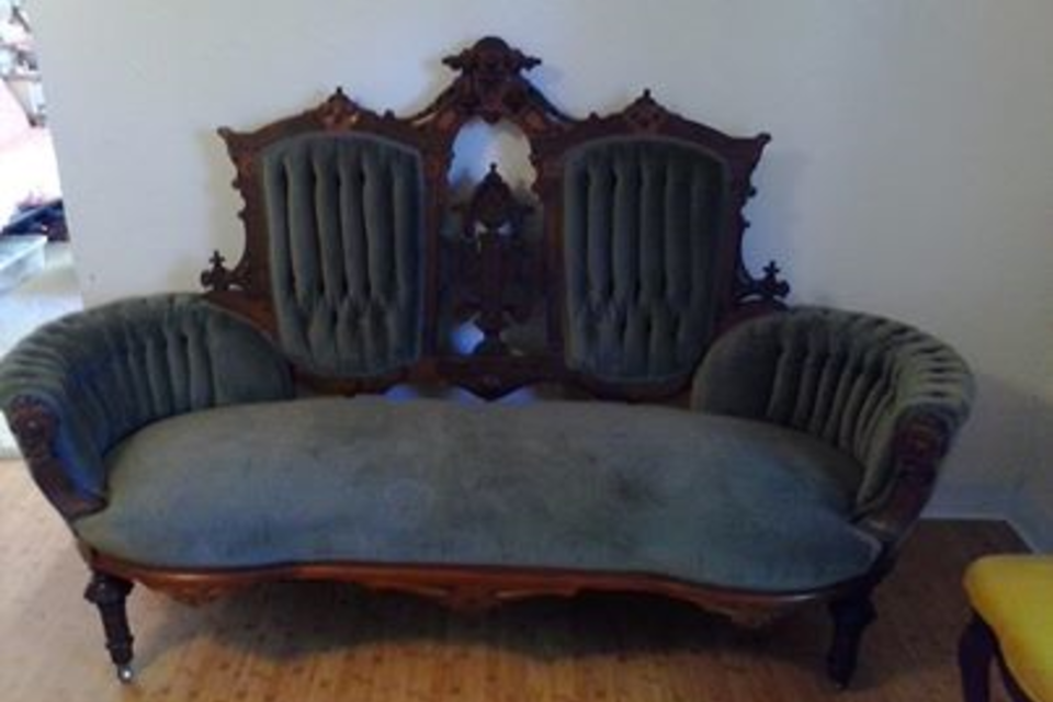 Antique sofa20131111 12704 1ujlf9f 0