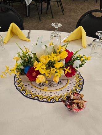 Festive table centerpieces