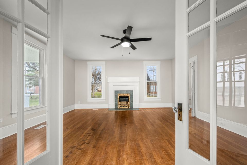 25 web or mls 206 russell st   clear lens real estate photography 13