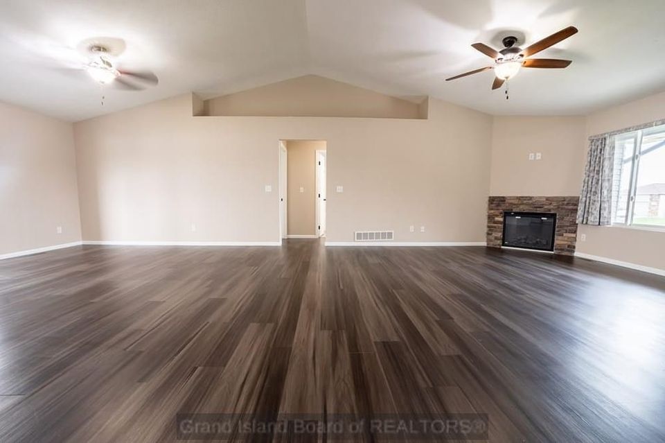 2104 ebony lane grand island a 4