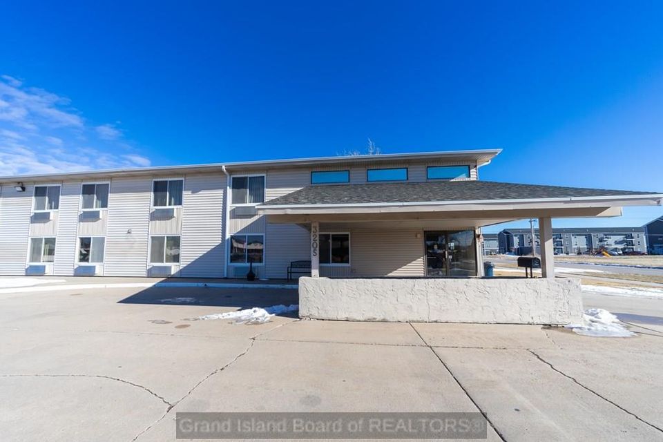 3205 s locust grand island super 8 d 3