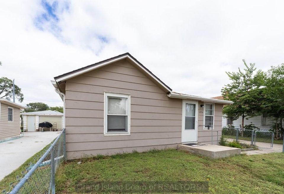 1824 w 10th st grand island c 4