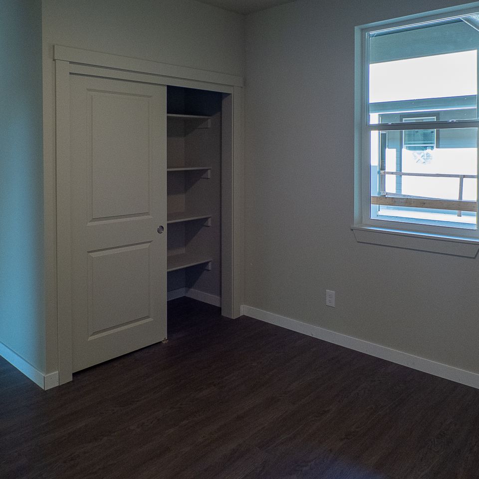 Middle   2nd bedroom caldwell id apartment
