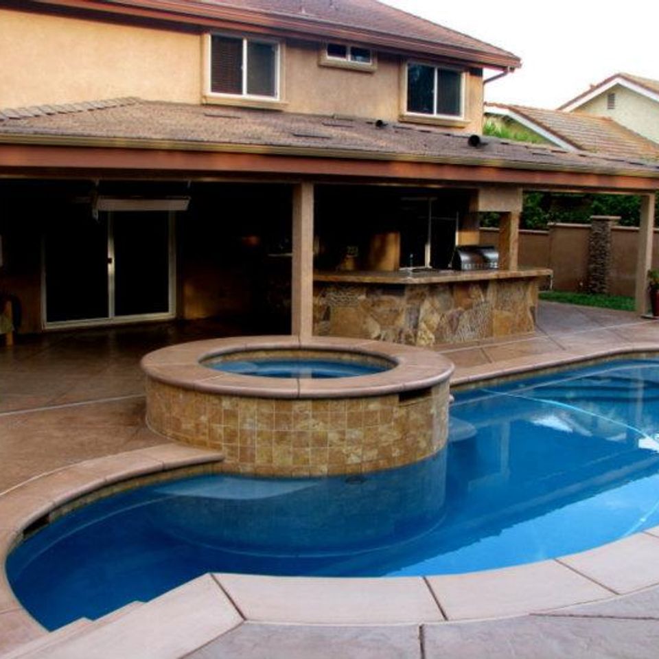 Dj's pool and spa