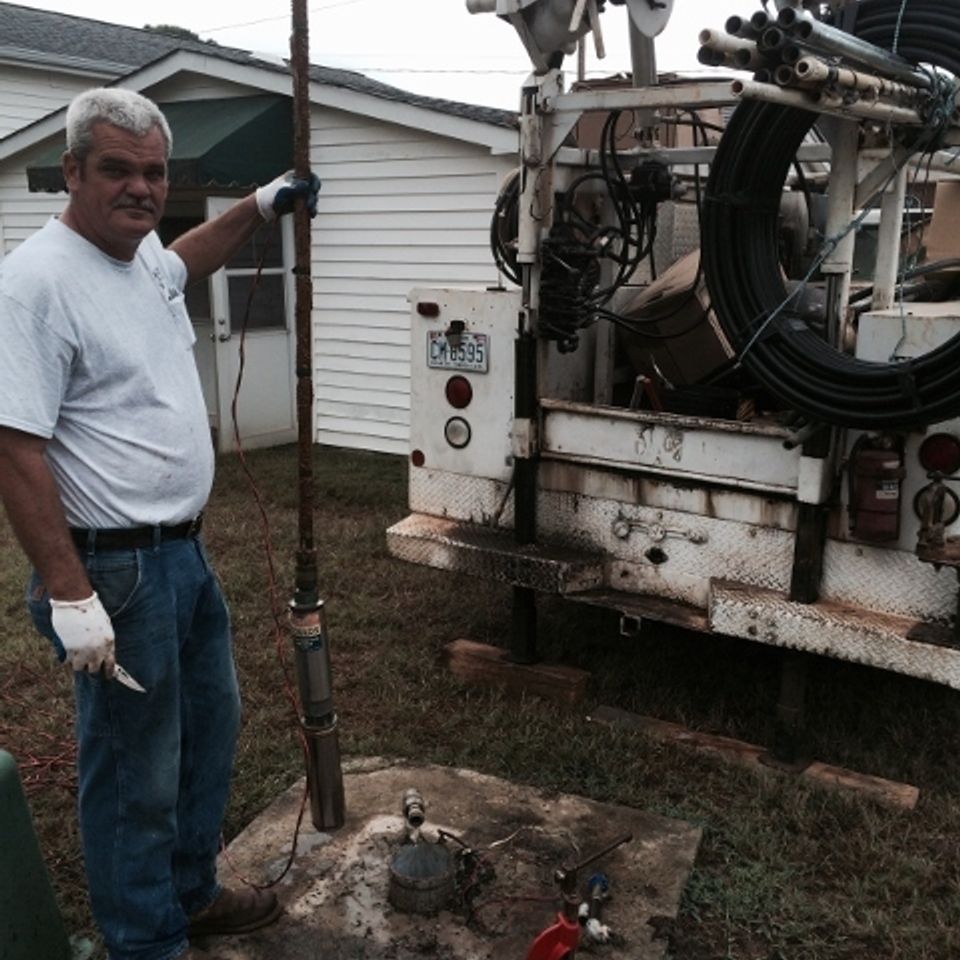 Replacing submersible pump (480x640)20180418 9447 1scwmby